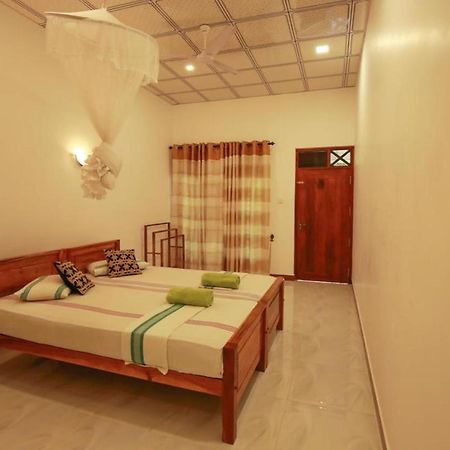 Julia Safari Inn Тисамахарама Екстериор снимка