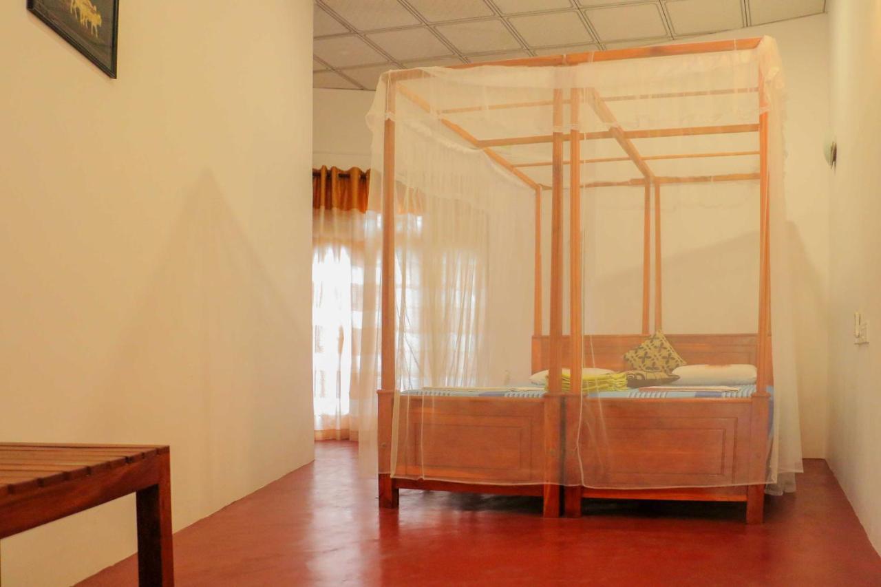 Julia Safari Inn Тисамахарама Екстериор снимка