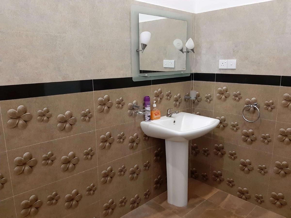 Julia Safari Inn Тисамахарама Екстериор снимка